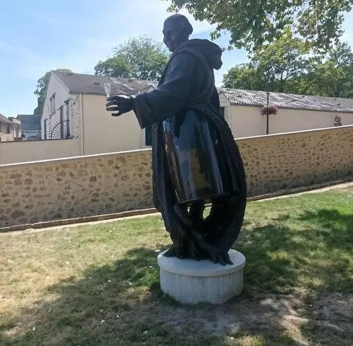 Les Galipes Apartment *